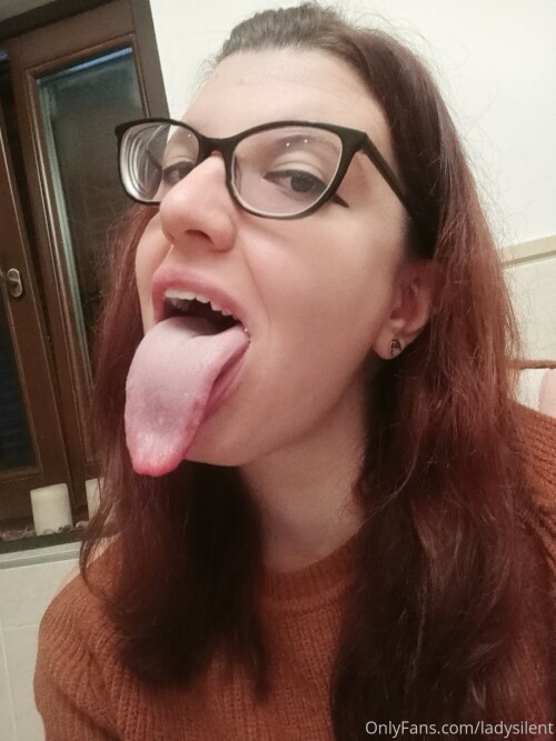 ladysilent-tongue-01faf1816a2024c3aa.jpg